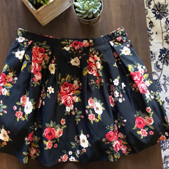 Forever 21 Dresses & Skirts - Floral Forever 21 Skirt